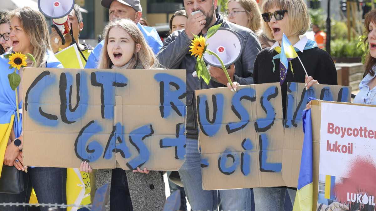 Immagine di Sull'embargo al petrolio russo, l'Ue va a zig zag