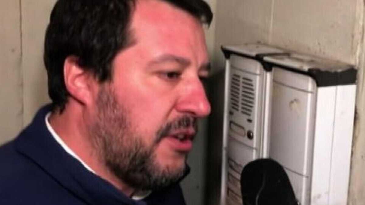 Immagine di “Scusi, lei spaccia?”: com'è nato il folle cinepanettone di Salvini a Bologna