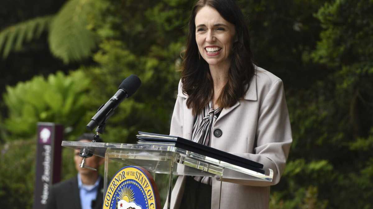 Immagine di Nei giorni del lutto per la strage in Texas arriva Jacinda a dire: vietare le armi d’assalto si può