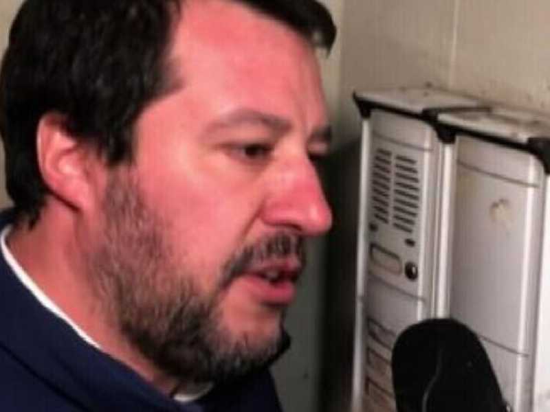 “Scusi, lei spaccia?”: com'è nato il folle cinepanettone di Salvini a Bologna