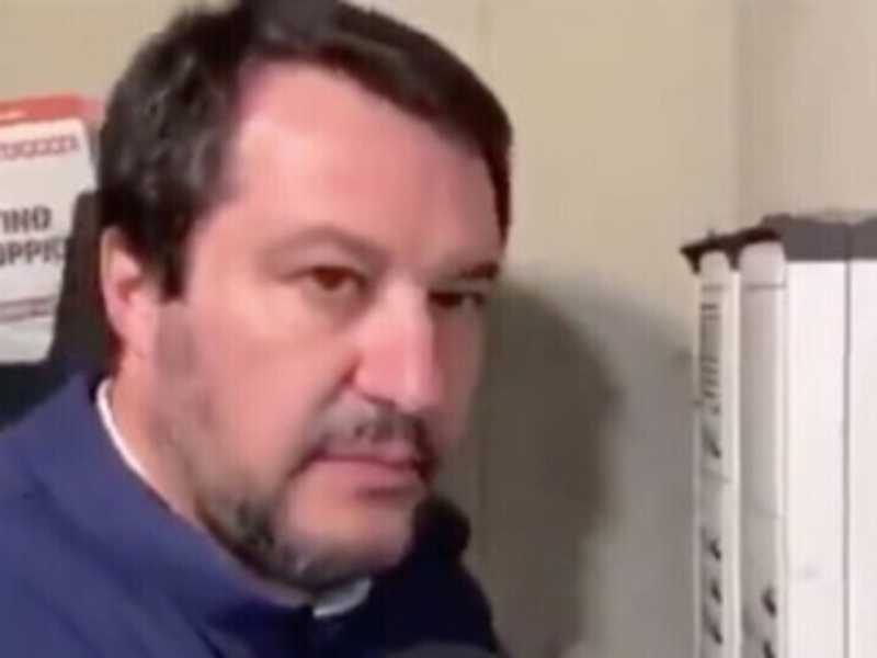 “Scusi, lei spaccia?”, così Salvini con la sua citofonata complicò le indagini contro lo spaccio