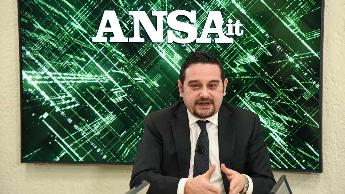 Immagine di Il sindaco di Novara: "La Lega riparta dagli amministratori. Salvini? Non dico niente"