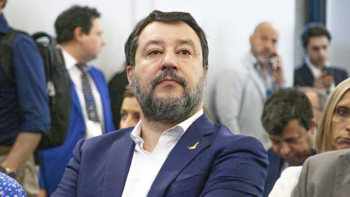 Immagine di Salvini e l'incontro decisivo con Razov. Il 19 maggio si decise di pianificare il viaggio a Mosca
