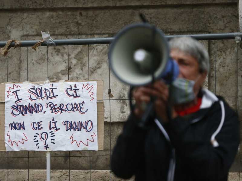 I populisti in declino (e i loro fan) si aggrappano a vecchie bufale