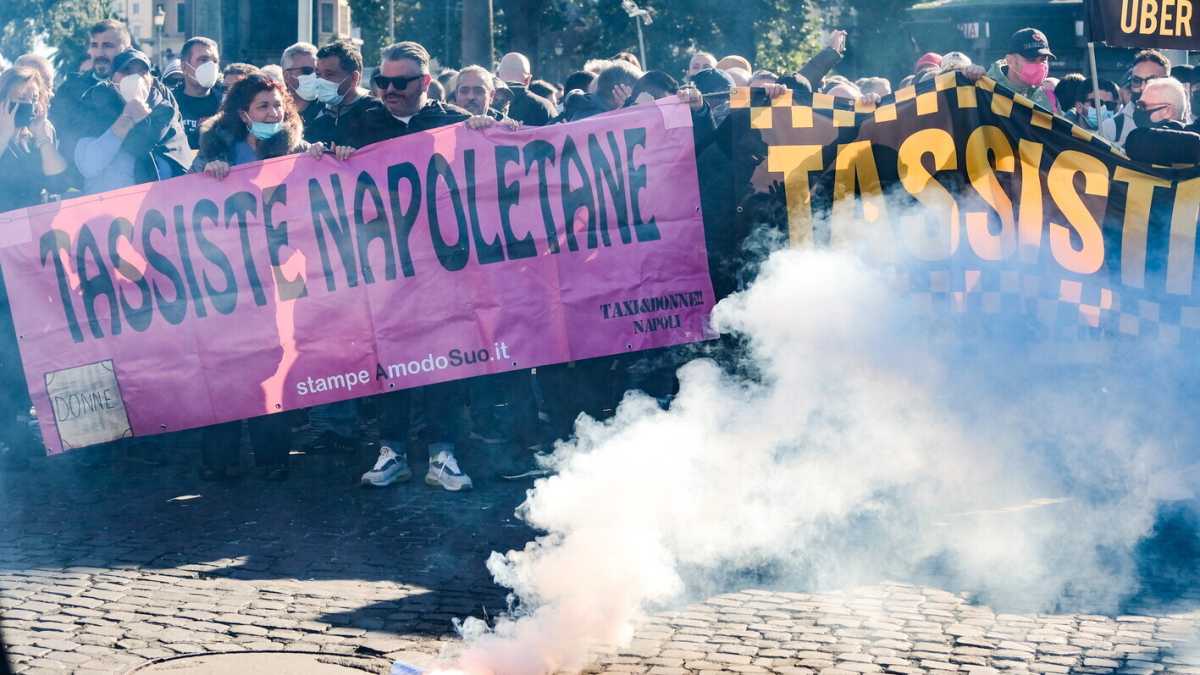 Immagine di Non è ancora Concorrenza. Dopo i bagnini arrivano i tassisti (e li difende la sinistra)