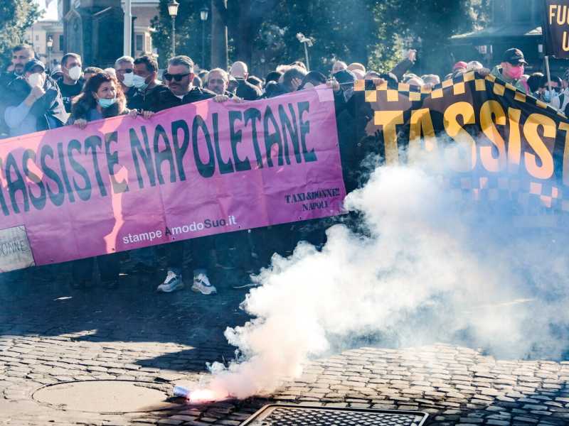 Non è ancora Concorrenza. Dopo i bagnini arrivano i tassisti (e li difende la sinistra)