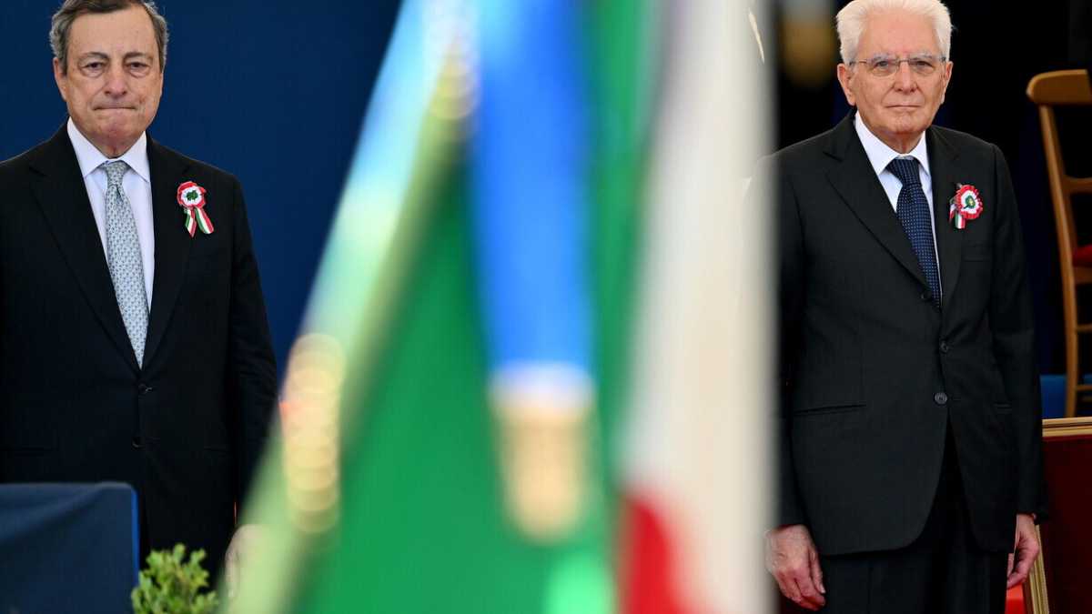 Immagine di Mattarella e Draghi, ovvero la leadership contro il partito della resa