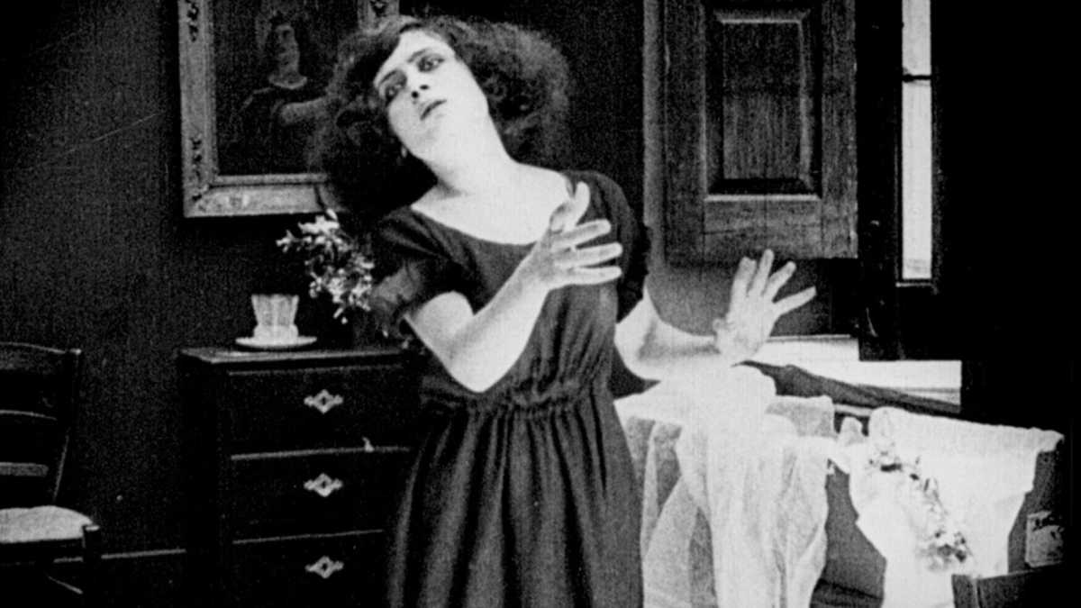 Immagine di Elvira dei miracoli: la distanza e la maternità