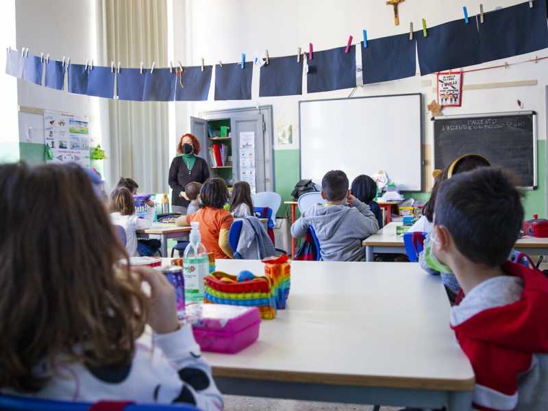 La lingua italiana si sta dissolvendo e solo i cantanti ci possono salvare