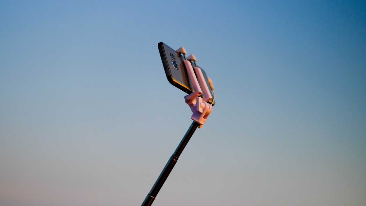 Immagine di Sperimentare il silenzio come antidoto all’egomaniacalità da social