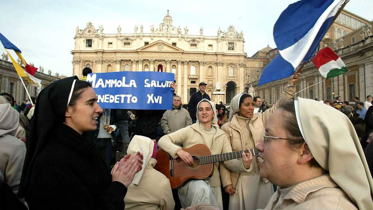 Immagine di Cani in chiesa e schitarrate, vorrei essere ipocredente per non farci caso