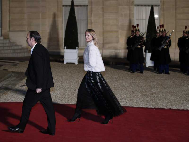 Delphine Arnault arriva all'Eliseo per una cena con il presidente Emmanuel Macron (foto di Ansa)