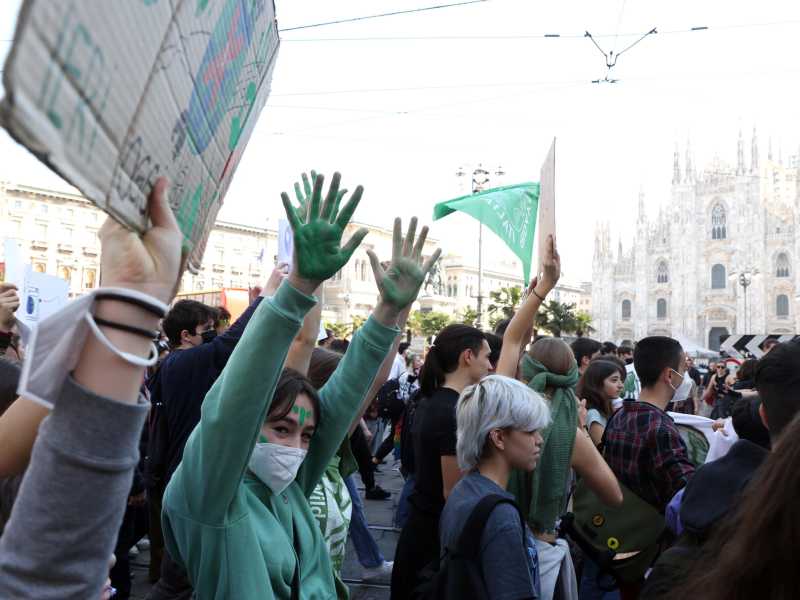 Una manifestazione dei Fridays for Future a Milano a marzo (Ansa) <br />