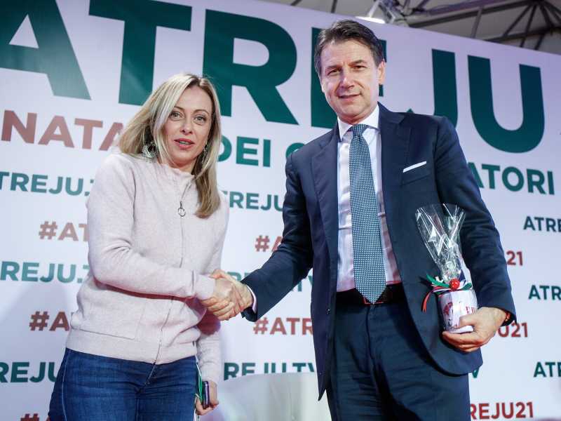 La Meloni garantisce lealtà a Draghi, Conte sogna la rottura. Scambio di ruoli in vista del 21 giugno