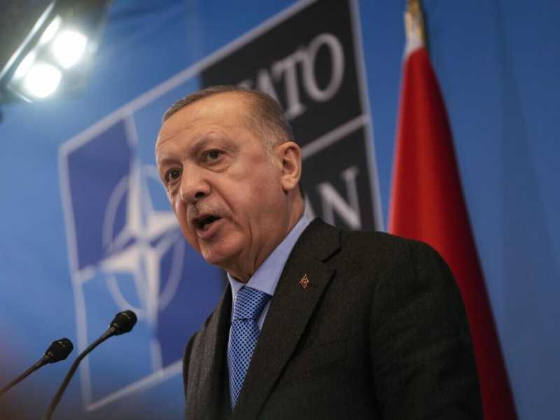 Erdogan mentre cambia nome alla Turchia si mette di traverso nella Nato per ottenere la Siria