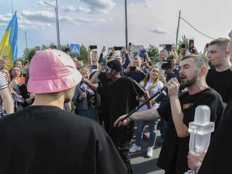 La Kalush Orchestra dell'Ucraina festeggia il ritorno a casa dopo la vittoria all'Eurovision&nbsp;<br />
