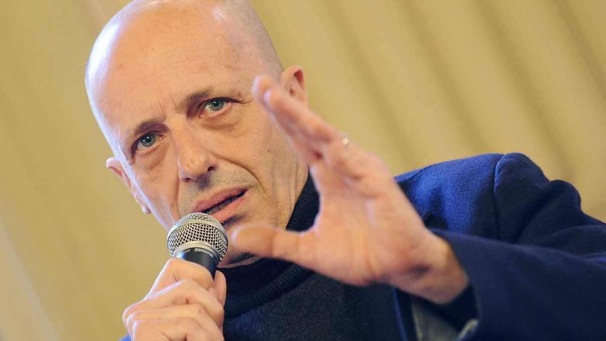 Immagine di "Qui asservimento totale alla peggiore propaganda". E Sallusti lascia Non è l'Arena