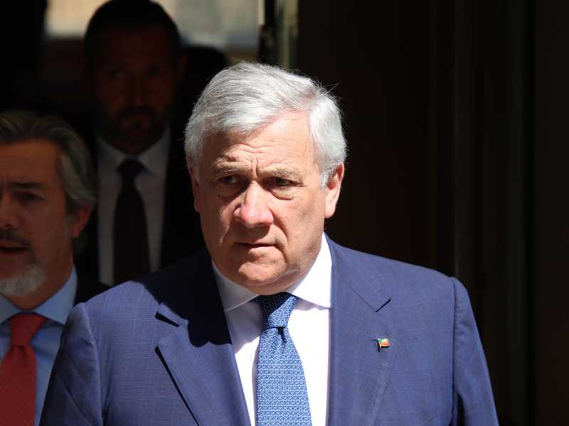 Tajani: "Sulle armi ci sono sfumature diverse, ma il sostegno all'Ucraina non è in discussione"