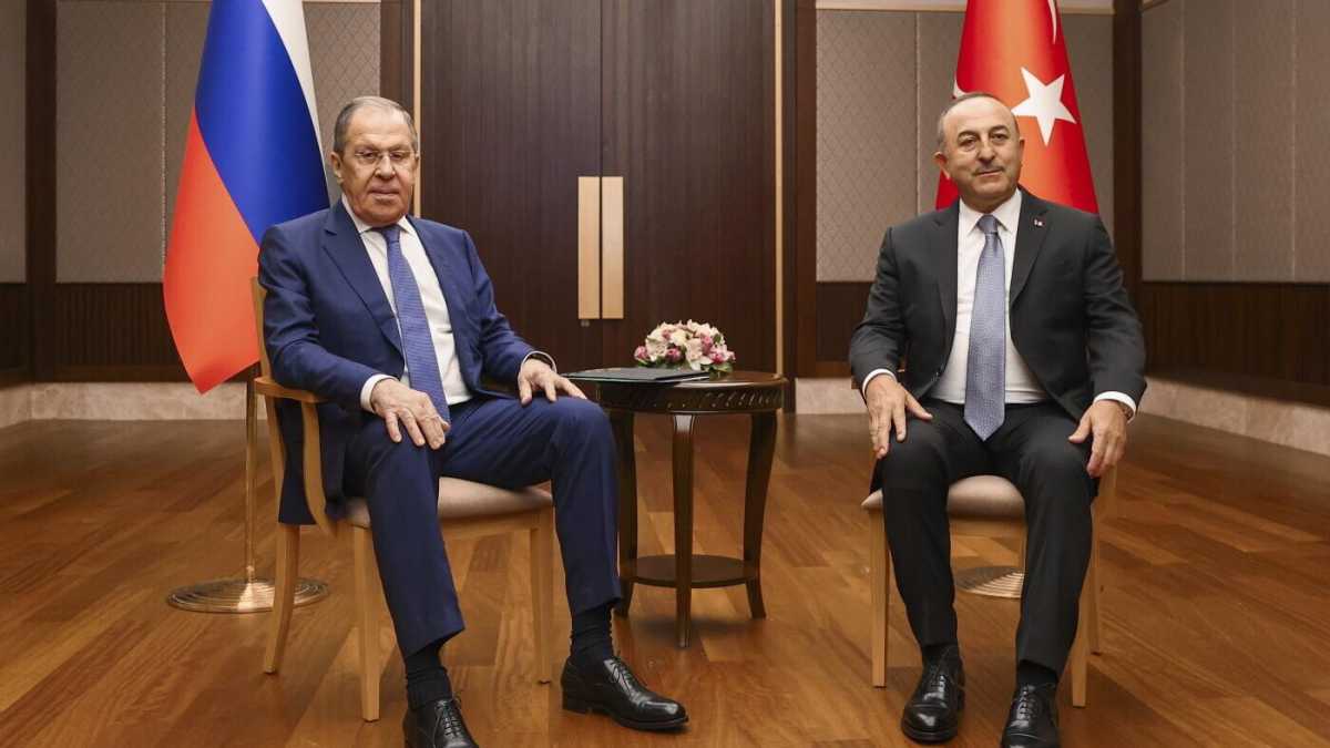 Immagine di Lavrov e Maduro alla corte di Erdogan e no, il grano non c’entra
