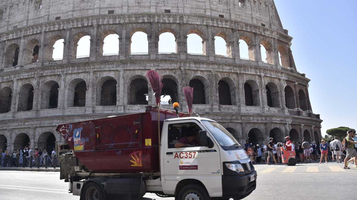 Immagine di Ama assume nuovi dipendenti ma la monnezza rimane