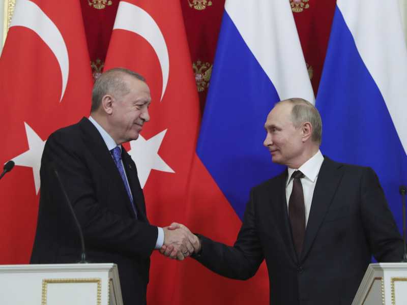Medvedev si augura la scomparsa dell'occidente e noi dovremmo fidarci del dialogo turco-russo sul grano