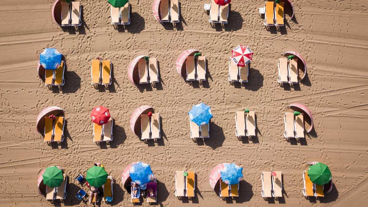 Immagine di L'evento dilaga: non ci resterà che leggere libri da ombrellone