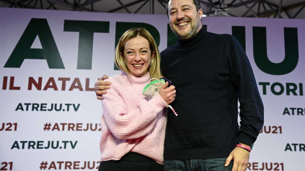 Immagine di Salvini pensa a un nuovo Papeete: sì al proporzionale contro la "arrogante" Meloni