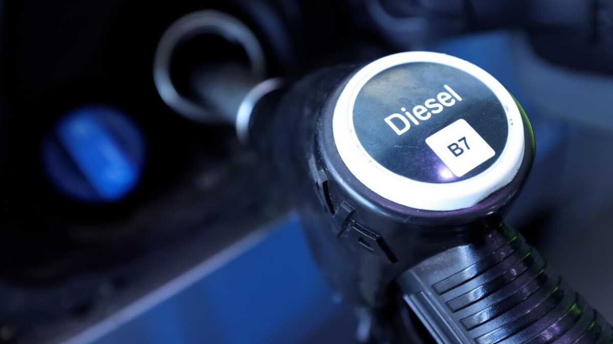 Immagine di Auto, il "tutto elettrico" al 2035 spacca anche i sindacati