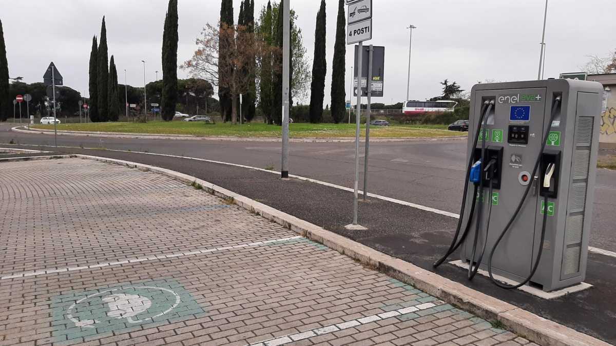 Immagine di Cosa rischia l'industria dell'auto per lo stop a diesel e benzina