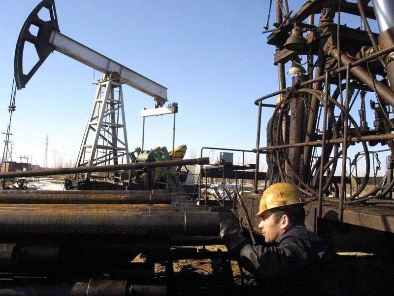 L’embargo europeo costringe la Russia a ridurre la produzione di petrolio