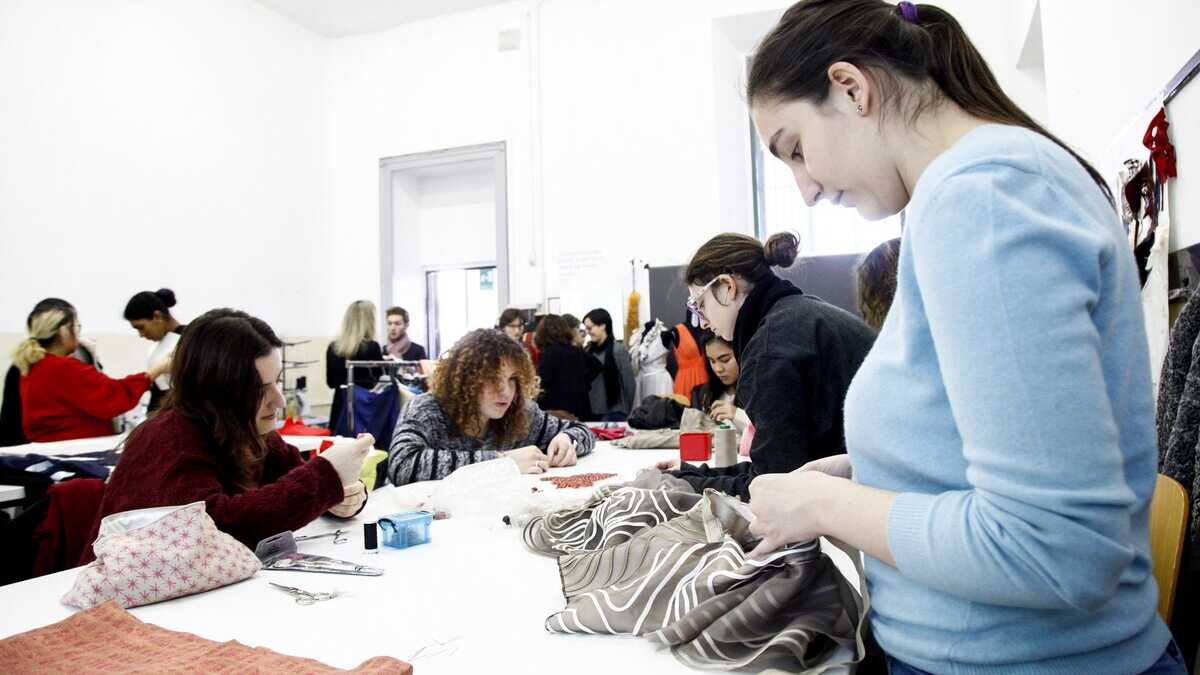 Immagine di La sfilata di fine anno di una scuola di moda. Forti emozioni per la vita che sarà