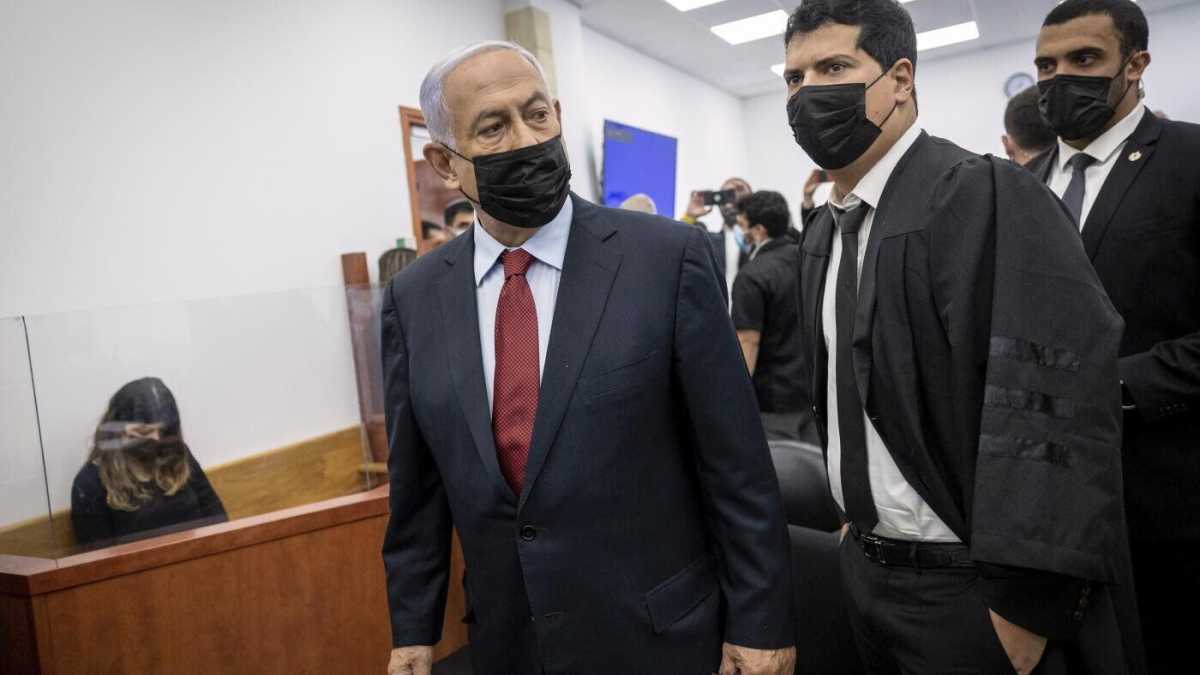 Immagine di Netanyahu vota anche contro le sue leggi per riavere il potere