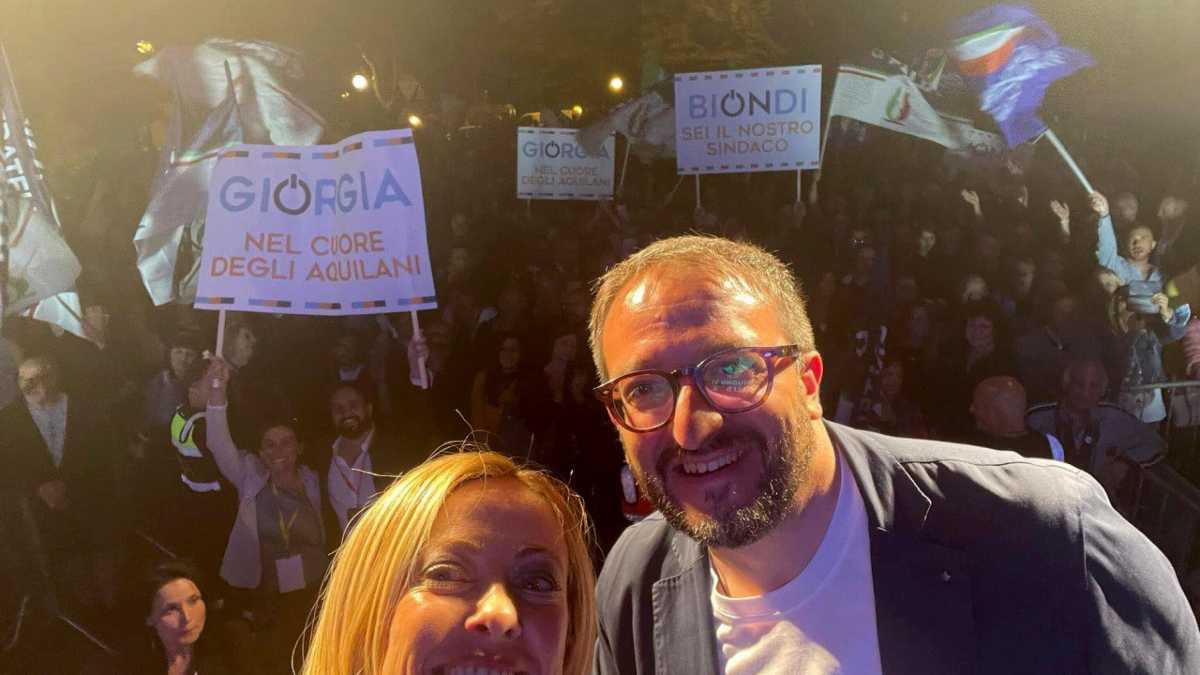 Immagine di Rebus L'Aquila. Il meloniano Biondi è avanti ma il ballottaggio potrebbe capovolgere ogni cosa