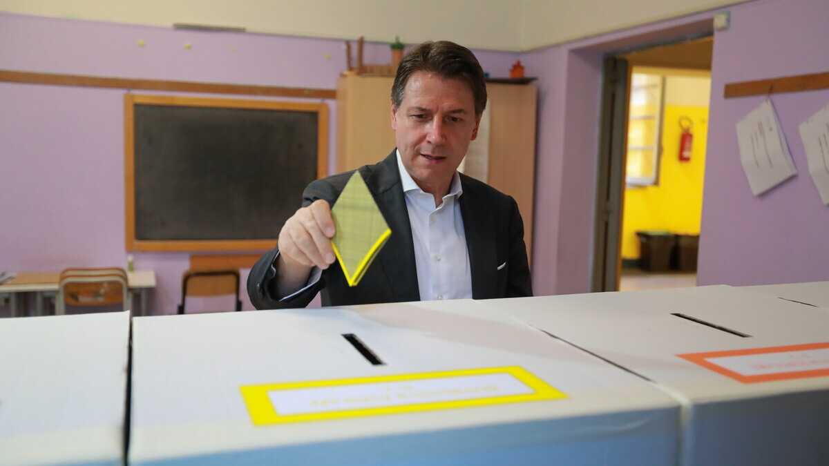Immagine di I referendum agitano i grillini. Battelli contro il vice di Conte: “Non ritirare le schede non è da M5s”