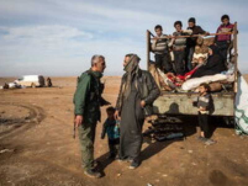 Siriani in fuga verso la Turchia (foto LaPresse)
