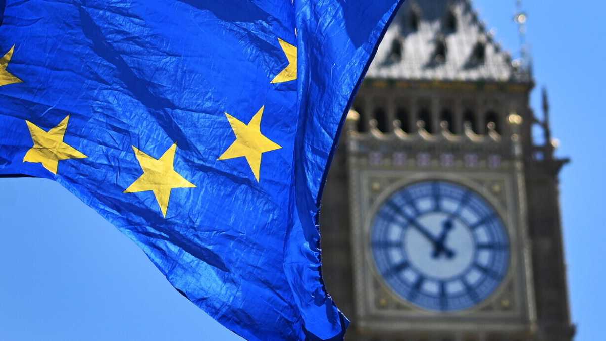 Immagine di Il volo inglese dei migranti bloccato dalla Cedu: una disputa legale diventa politica