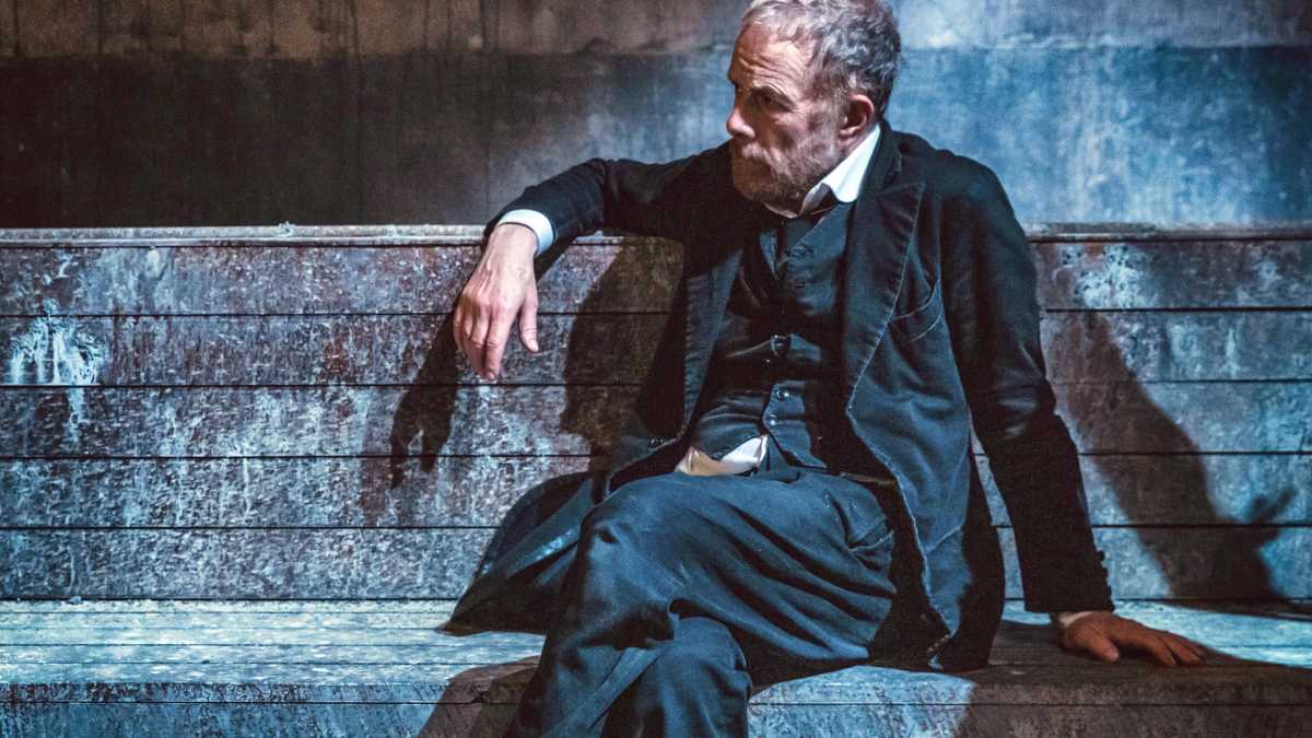 Immagine di Gabriele Lavia: "Il teatro è l'uomo, ecco perchè le platee sono colme"
