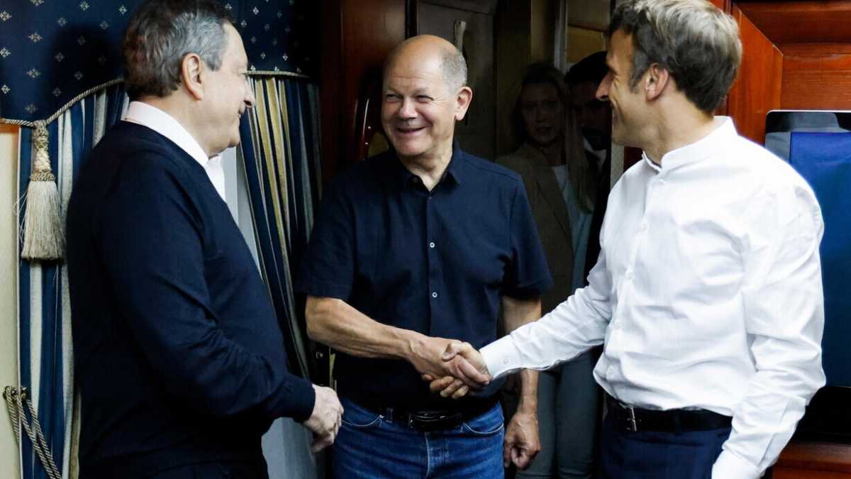 Immagine di Draghi porta con sé Macron e Scholz sul sostegno all’Ucraina nell’Ue