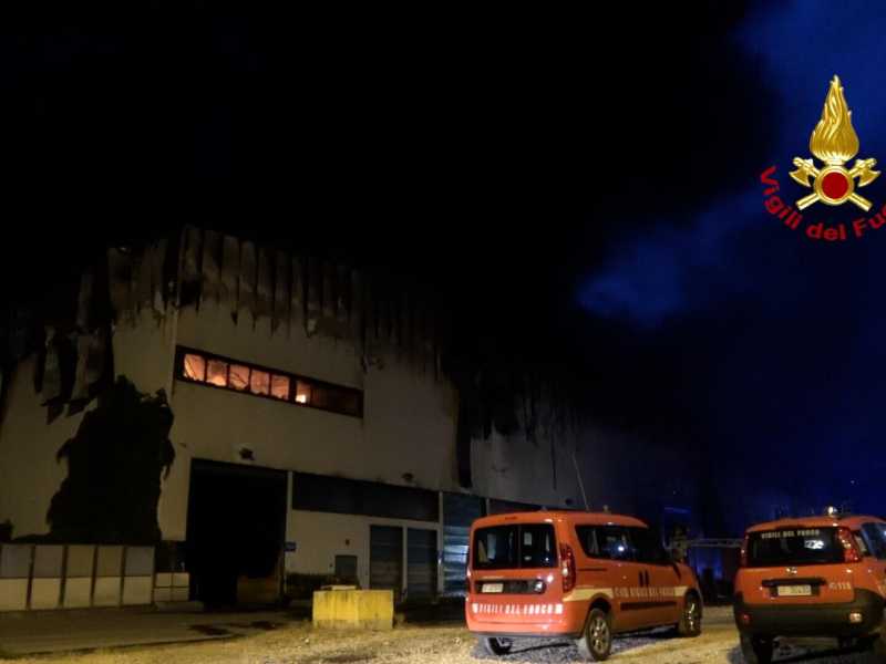 Incendio a Malagrotta: una parte di Roma diventa zona rossa. Ecco l'ordinanza del sindaco