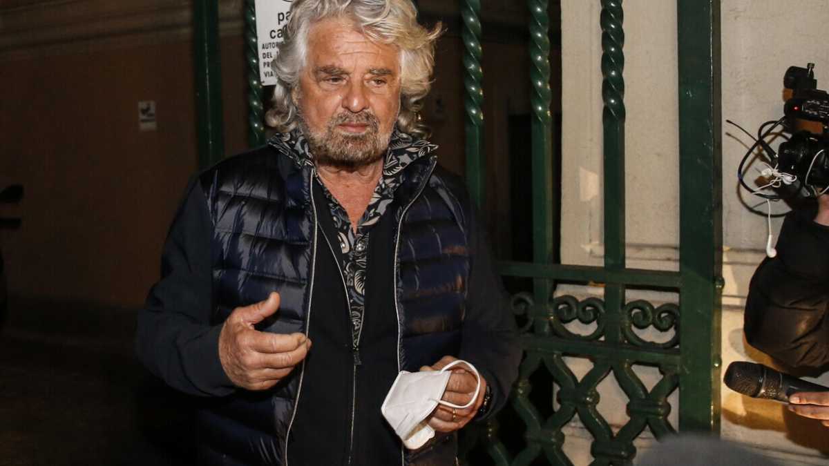 Immagine di M5s, Grillo contro il terzo mandato. Panico per 60 parlamentari