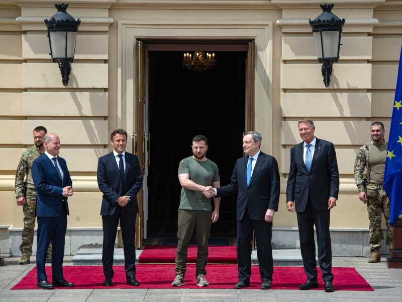 I dieci punti di forza nel bagaglio di Draghi a Kyiv, spiegati ai talk show