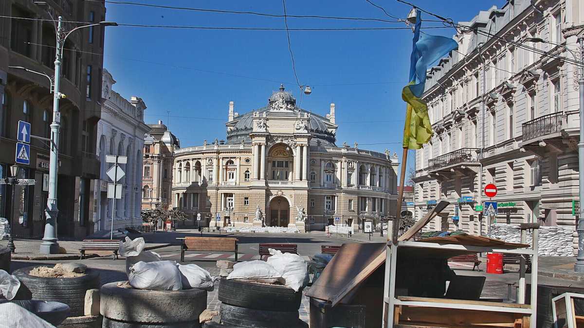 Immagine di A Odessa c'è il gala di riapertura del teatro dell’opera, le bombe non fanno paura