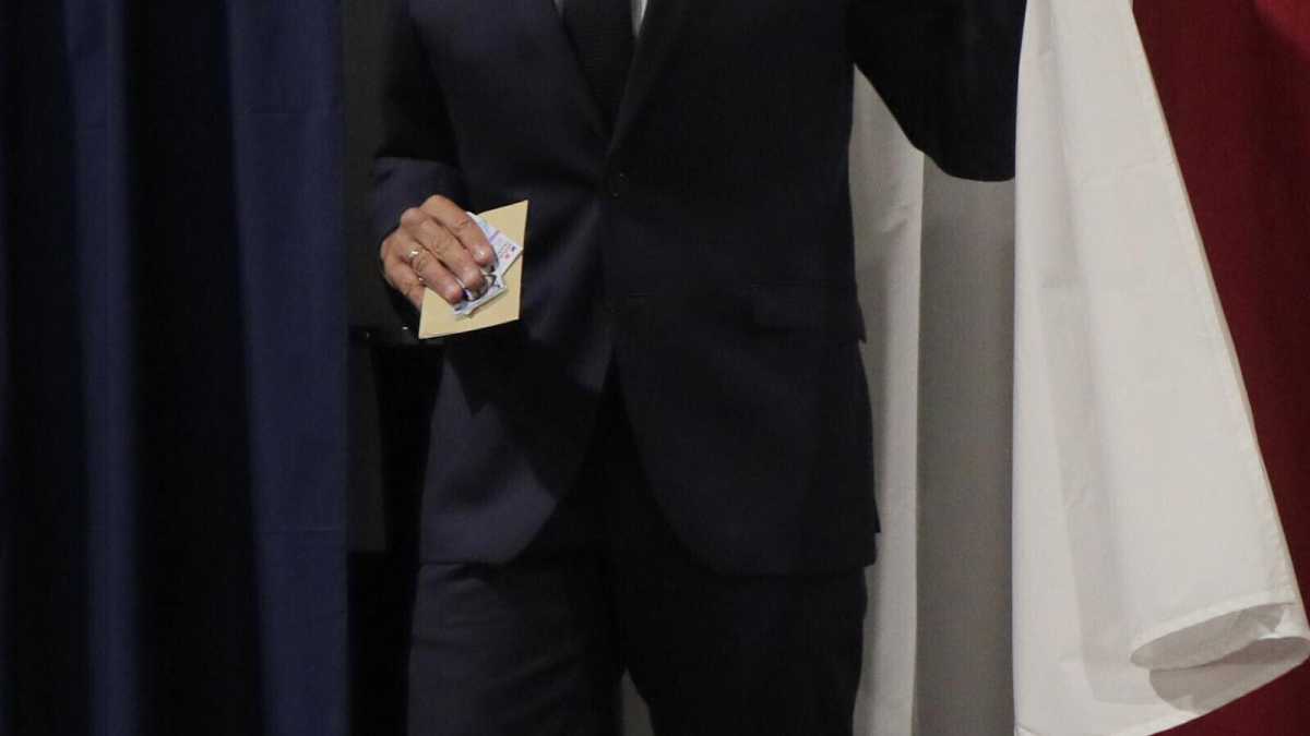 Immagine di Macron è senza maggioranza in Parlamento, un guaio