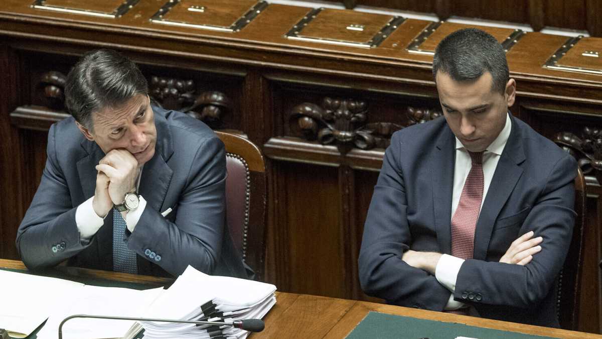 Immagine di "Cacciamolo a pedate". "No, se ne andrà da solo". Il processo a Di Maio è uno psicodramma nel M5s