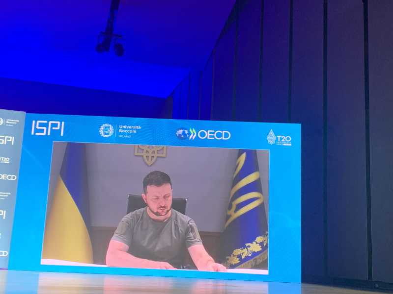 Dobbiamo poterci difendere, dice Zelensky all'Italia