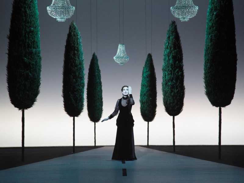 “Lulu”, regia di Bob Wilson al Festival di Spoleto (Ansa). Lo spettacolo del regista “Relative Calm” ha debuttato all’Auditorium di Roma <br />