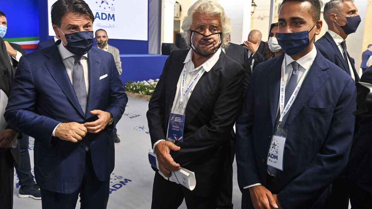 Immagine di Armi all'Ucraina, è stallo. Conte convoca i big. E Grillo attacca Di Maio