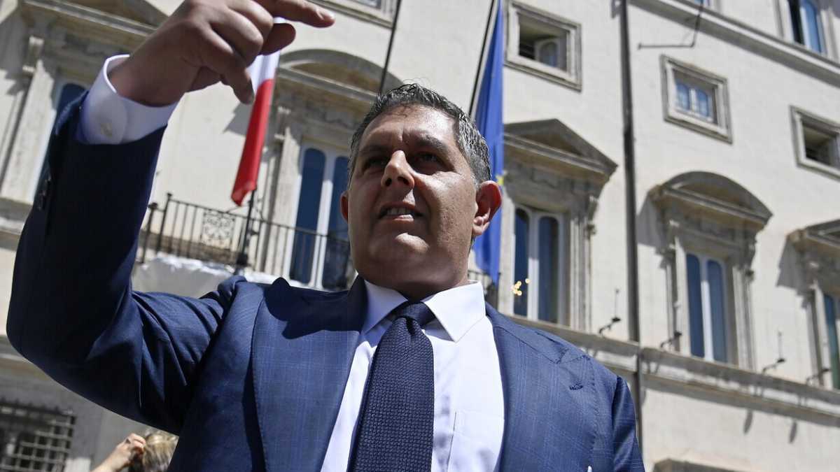 Immagine di Toti apre a Di Maio: "Condivide l’agenda Draghi ed è benvenuto al centro"