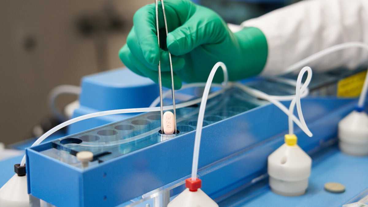 Immagine di Perché Paxlovid, l'antivirale Pfizer contro il Covid, viene utilizzato poco