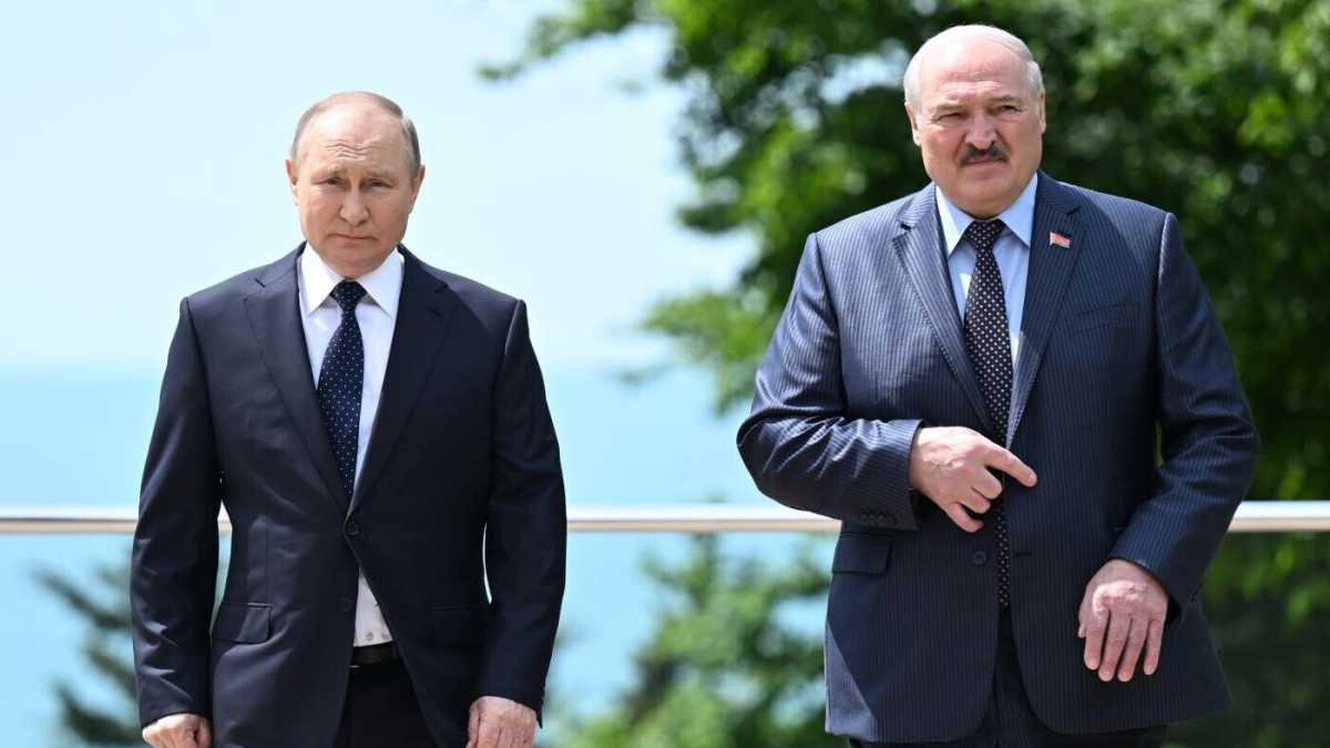 Immagine di Putin gioca all'impiccato con Lukashenka